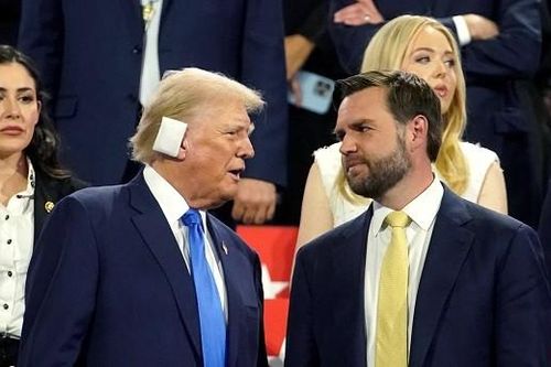 Đối tượng lên mạng đe dọa tính mạng ông Trump và 'phó tướng' bị bắt