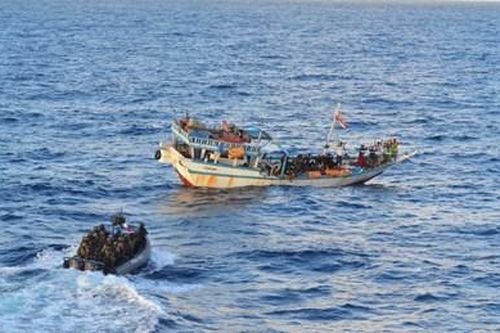 Thuyền chở hơn 80 người di cư bốc cháy ngoài khơi bờ biển Haiti