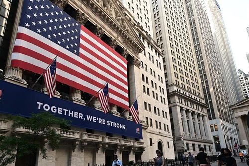 Giới siêu giàu kiếm được 49.000 tỷ USD trong năm 2023 nhờ cổ phiếu