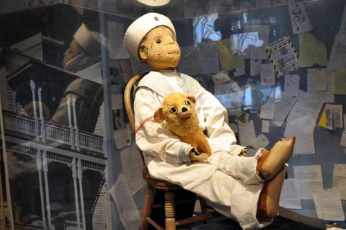 'Búp bê ma' gây ám ảnh suốt 119 năm
