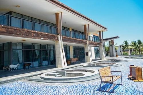 Cảnh hoang tàn của dự án nghỉ dưỡng 370 triệu USD ở Lăng Cô
