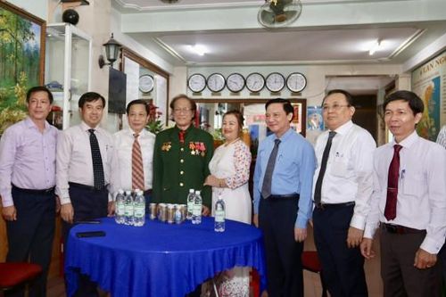 Phó Chủ tịch Quốc hội Nguyễn Khắc Định thăm các gia đình người có công trên địa bàn TP. Nha Trang