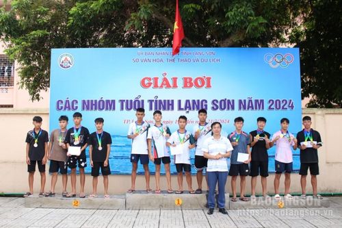 18 bộ huy chương được trao tại Giải bơi các nhóm tuổi tỉnh Lạng Sơn năm 2024