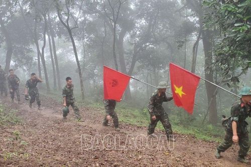 Cán bộ, chiến sĩ Trung đoàn 254 hành quân dã ngoại thực hiện công tác dân vận giai đoạn 1 năm 2024