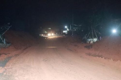 Sạt lở đất gây ách tắc cục bộ Quốc lộ 27 tại Đam Rông: Thông xe hai chiều từ 19h20 phút