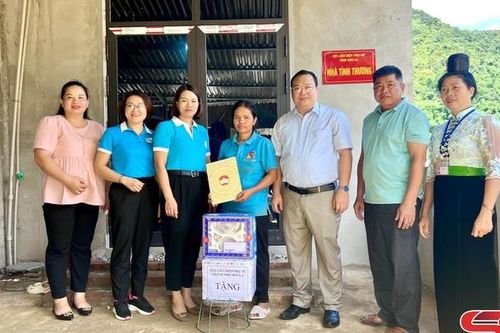 Trao nhà 'Nhà tình thương' cho hội viên phụ nữ nghèo