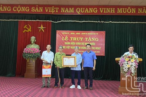 Truy tặng danh hiệu Mẹ Việt Nam Anh hùng cho Mẹ Bùi Thị Hoạt