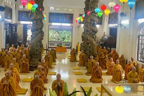 Chư Tăng Q.Phú Nhuận Bố-tát, thính giới và sinh hoạt Tăng sự kỳ 4 tại tổ đình Quán Thế Âm