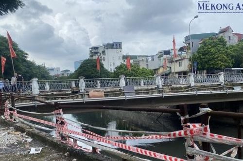 Những đoạn lan can bờ sông bị xuống cấp, mất an toàn tại Hà Nội