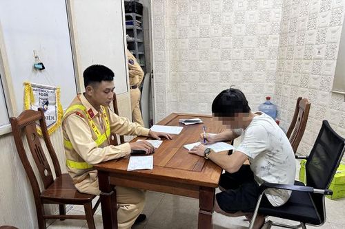 Tài xế xe 'hổ vồ' dương tính ma túy, chở quá tải trong đêm ở Hà Nội