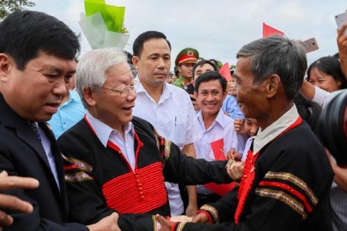 Tổng Bí thư Nguyễn Phú Trọng trong lòng đồng bào các dân tộc Tây Nguyên
