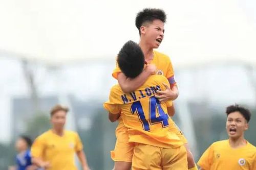 U17 Hà Nội lội ngược dòng vào bán kết