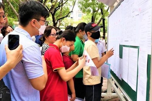 Phụ huynh 'mất trắng' phí giữ chỗ: Chủ trường tận thu, ngành giáo dục mang tiếng xấu