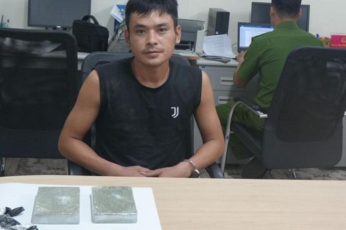 Bắt đối tượng mua bán trái phép 2 bánh hêrôin