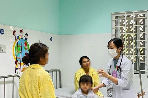 5 ngày có 3 trẻ ngộ độc do uống nước tẩy, 1 bé tử vong