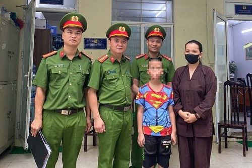 Tìm được gia đình cho bé trai đi lạc từ Cơ sở dữ liệu quốc gia về dân cư