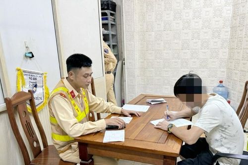 Hà Nội: Bắt xe quá tải, CSGT phát hiện tài xế dương tính với chất ma túy