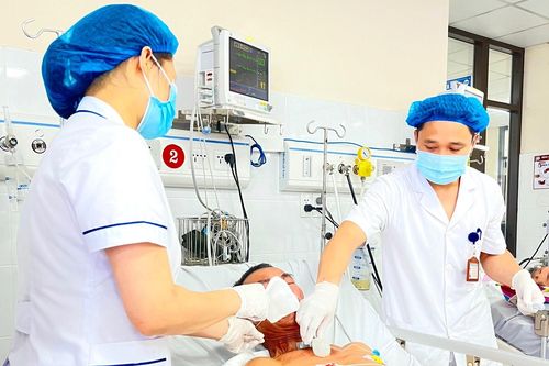 Toàn thân gồng cứng như gỗ sau khi bị cọc tre đâm
