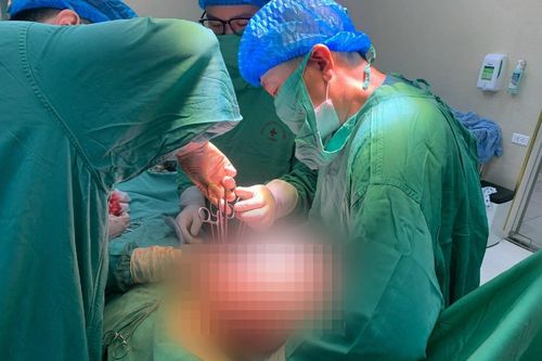 Căn bệnh khiến bụng người phụ nữ căng tức, liên tục phình to