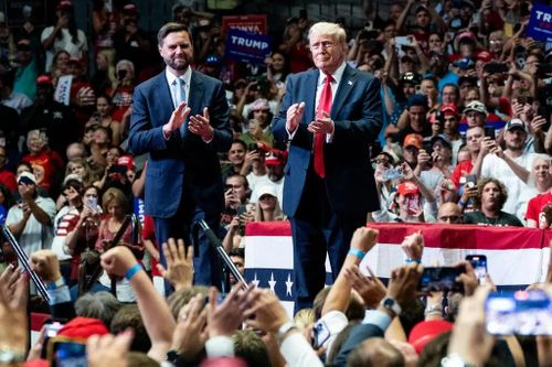Ông Trump lần đầu 'xung trận' cùng 'phó tướng mới'