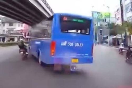 Xe khách đi ẩu gây tai nạn giao thông