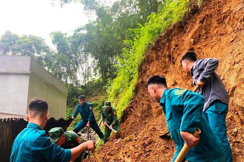 Thanh Hóa trợ giúp người dân khắc phục sạt lở đất