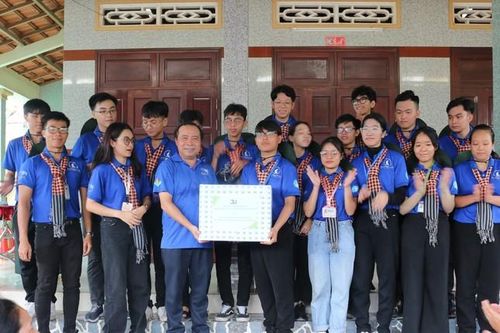 Lãnh đạo ĐHQG TP. HCM thăm và động viên sinh viên tình nguyện 'Mùa Hè Xanh' tại Bến Tre