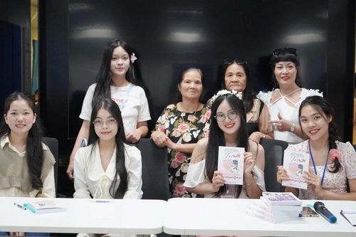 Ra mắt sách về những bài văn ấn tượng của học sinh giỏi quốc gia
