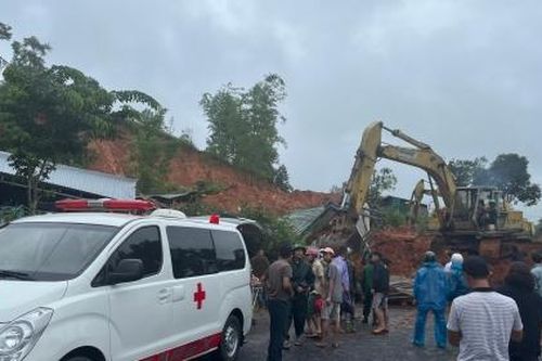 Sạt lở ở Lâm Đồng, hai người bị vùi lấp