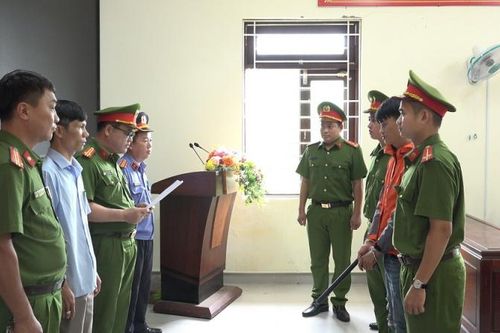 Tranh giành địa bàn bỏ nem, một nam thanh niên bị đâm trọng thương