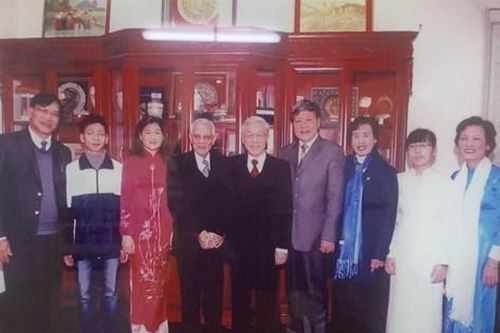 Tình cảm sâu đậm của thầy trò trường Nguyễn Gia Thiều dành cho cố Tổng Bí thư