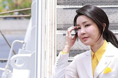 Đệ nhất phu nhân Hàn Quốc bị công tố viên thẩm vấn suốt 12 giờ đồng hồ