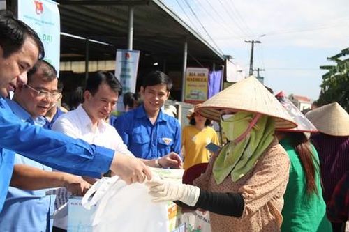 Thanh niên chung tay xây dựng cảnh quan và bảo vệ môi trường nông thôn