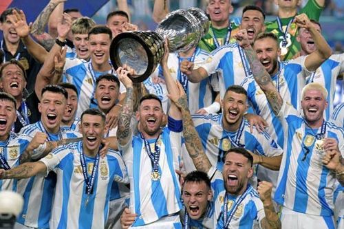 Argentina trở lại vị trí số 1 thế giới