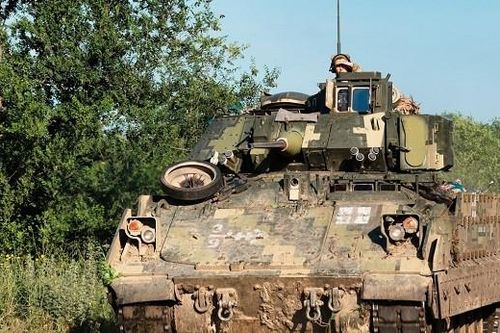 Khoảnh khắc thiết giáp Mỹ liên tiếp nã pháo vào quân đội Nga ở Ukraine