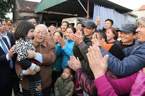 Khoảnh khắc Tổng Bí thư Nguyễn Phú Trọng trong lòng người dân Việt Nam