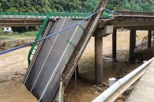 Sập cầu tại Trung Quốc: Hơn 40 người thiệt mạng và mất tích