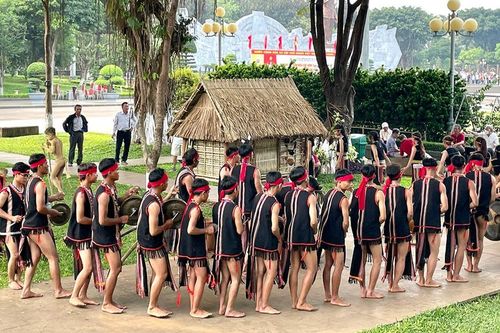 Thêm không gian cho cồng chiêng