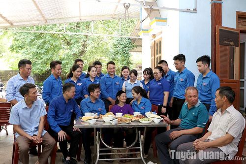 Tuổi trẻ Tuyên Quang tổ chức 'Bữa cơm cùng mẹ'