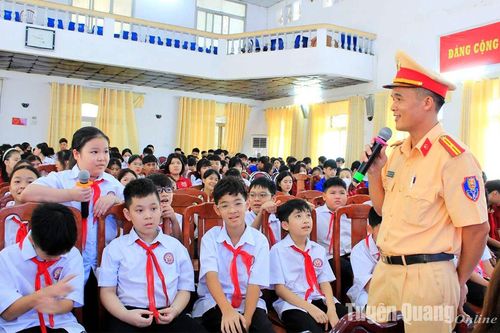 Tăng cường tuyên truyền, ngăn chặn thanh thiếu niên vi phạm trật tự an toàn giao thông