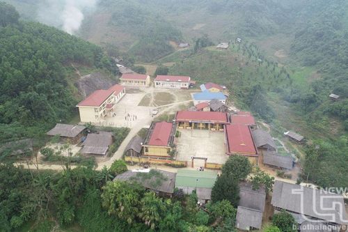 Những người 'lái đò' trên núi