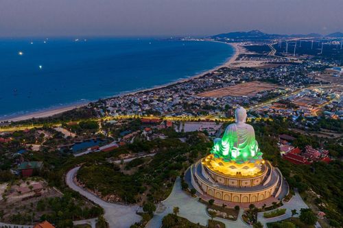 Ngắm tượng phật ngồi 'tựa sơn vọng hải' tại Bình Định
