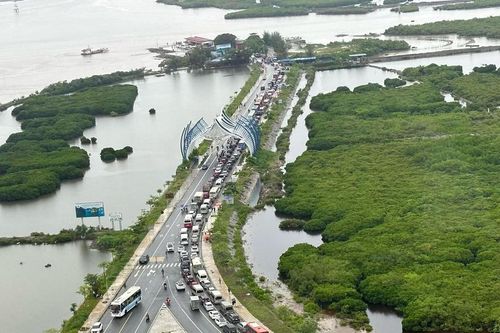Hải Phòng: Hỗ trợ du khách mắc kẹt trên đảo Cát Bà
