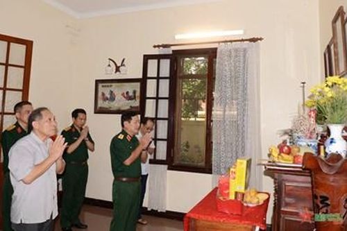 Thượng tướng Lê Huy Vịnh thăm, tri ân các đồng chí nguyên Thứ trưởng Bộ Quốc phòng