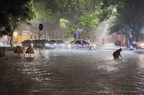 TP Hà Nội tập trung ứng phó mưa lũ do bão số 2