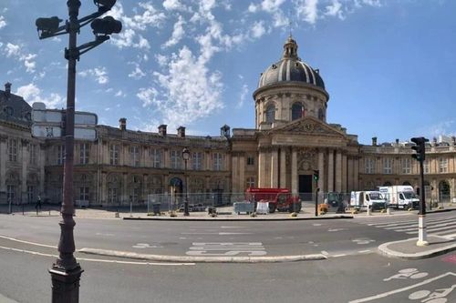 Phóng sự ảnh: Paris như thời Covid, vắng khách vì biện pháp an ninh, tiểu thương, nhà hàng khốn khổ