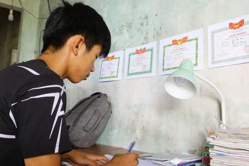 Xin mở rộng vòng tay để nam sinh nghèo hiếu học không phải bỏ học giữa chừng