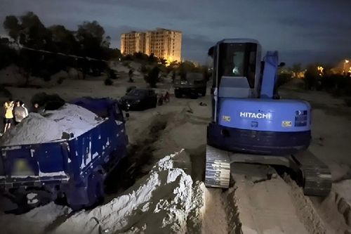 Nhóm cát tặc bị bắt quả tang