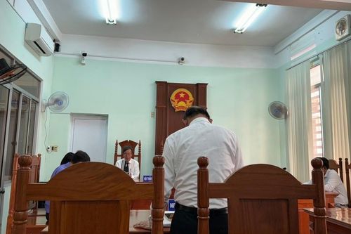 Người san ủi đất thắng kiện Chủ tịch thành phố Cam Ranh