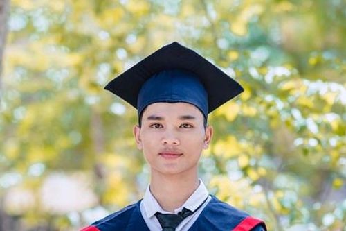 Nam sinh mồ côi cha, mẹ bị tật nguyền: Đỗ đại học nhưng em lo lắm